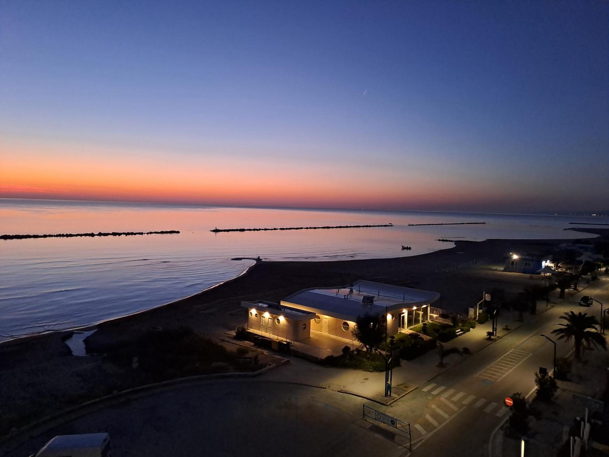 Appartement Attico Fronte Mare à Martinsicuro Extérieur photo