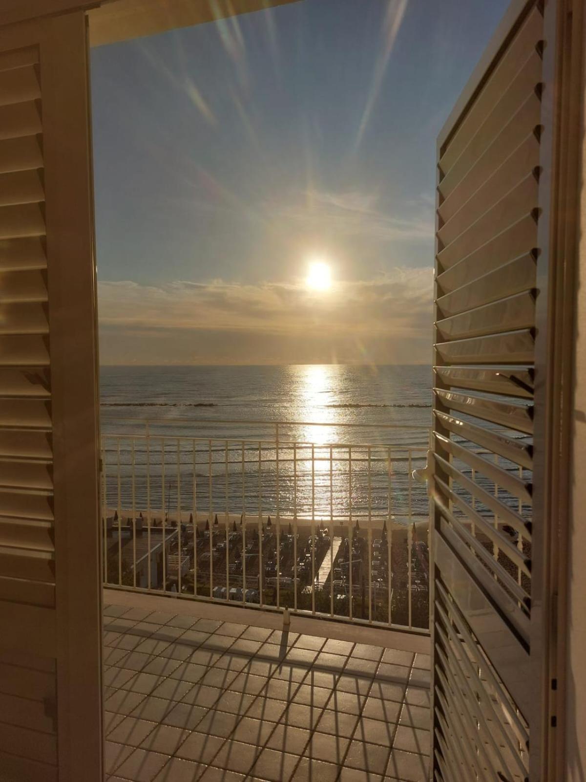 Appartement Attico Fronte Mare à Martinsicuro Extérieur photo