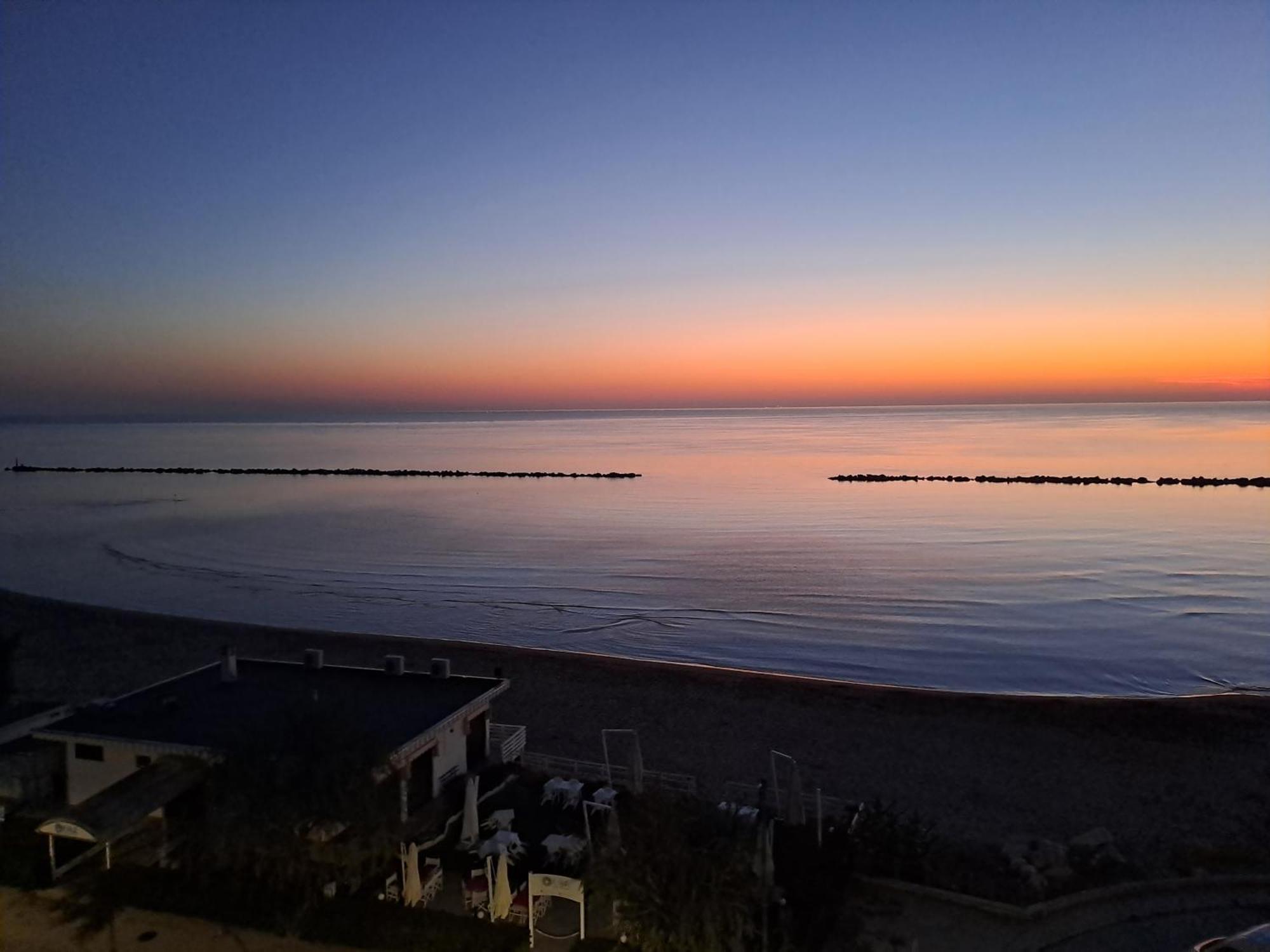 Appartement Attico Fronte Mare à Martinsicuro Extérieur photo